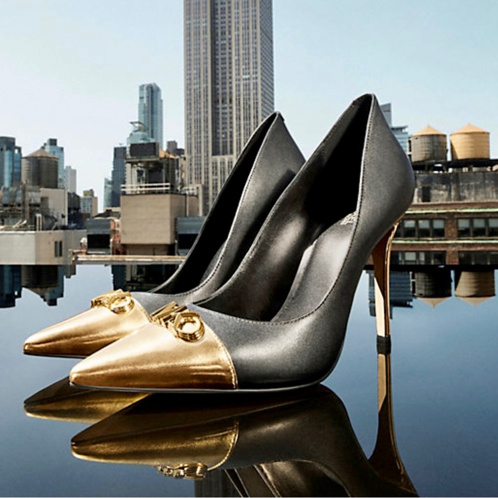 NWOT MICHAEL Michael Kors Parker Leather Pump
High Heels - Style # 40F2PKHP4L